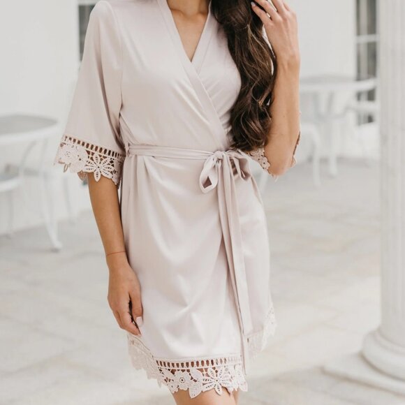 Le Rose Other - Lauren Lace Satin Robe, in Champagne, Size S/M